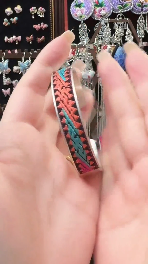 织绣 云织谣民族风精美饰品   88