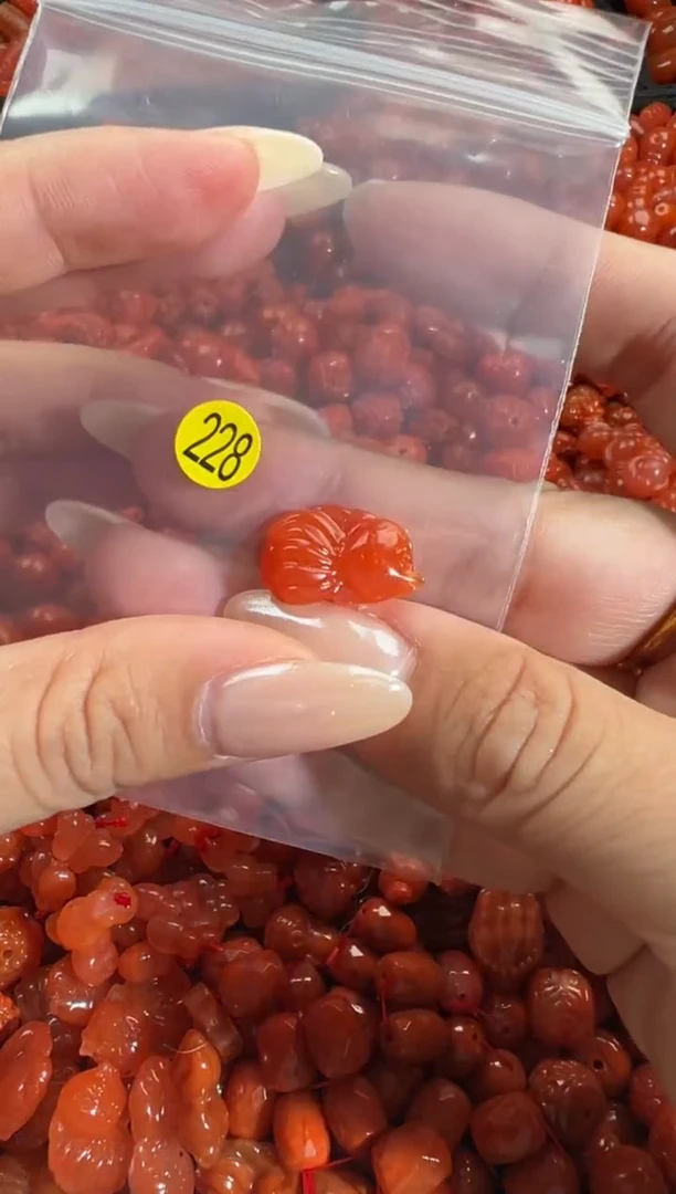 颈饰未镶嵌南红玛瑙1