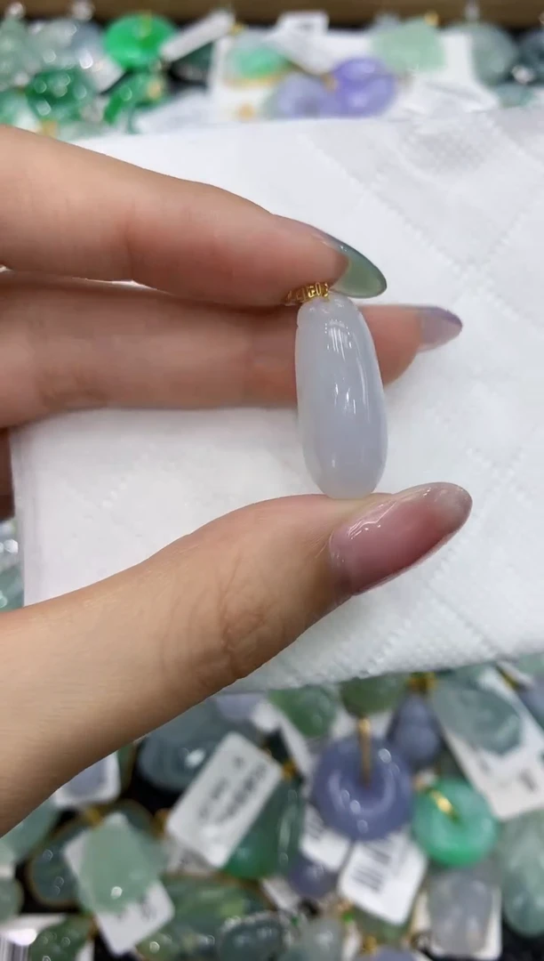 翡翠18K金镶嵌颈饰111111111111