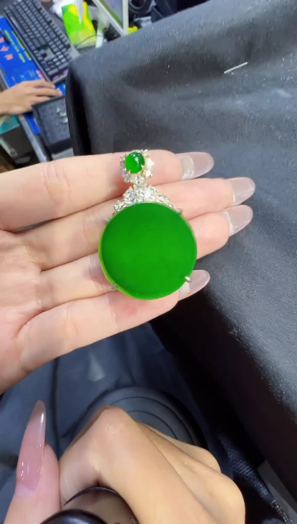 定制翡翠未镶嵌圆牌1