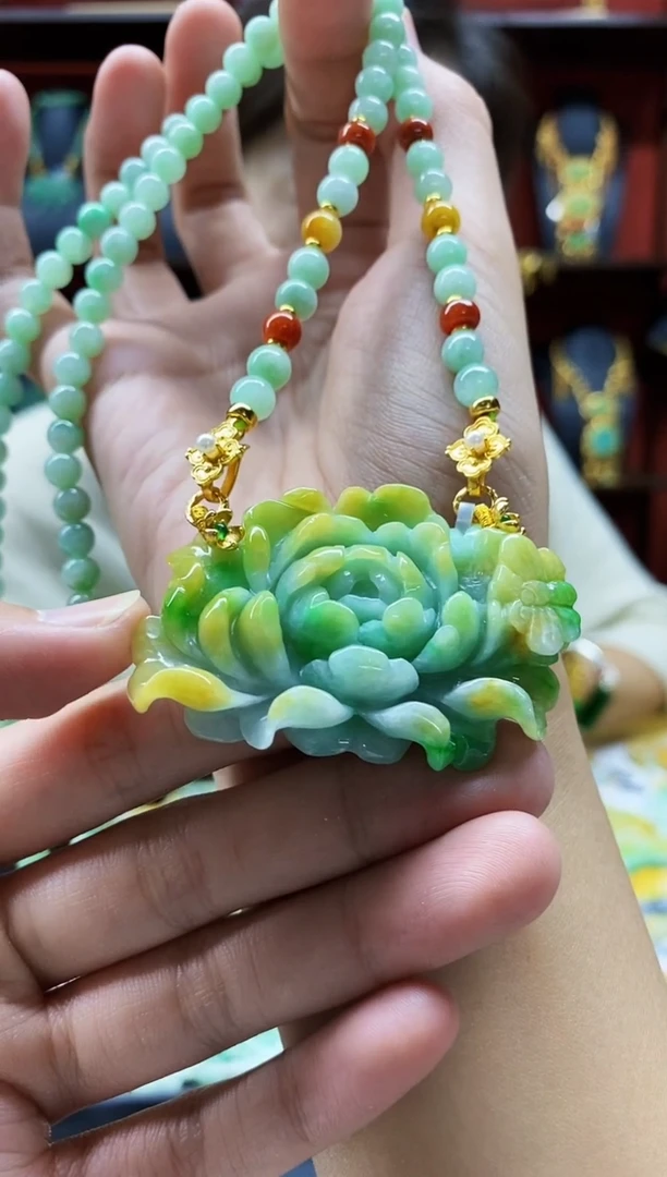 颈饰未镶嵌翡翠吊坠