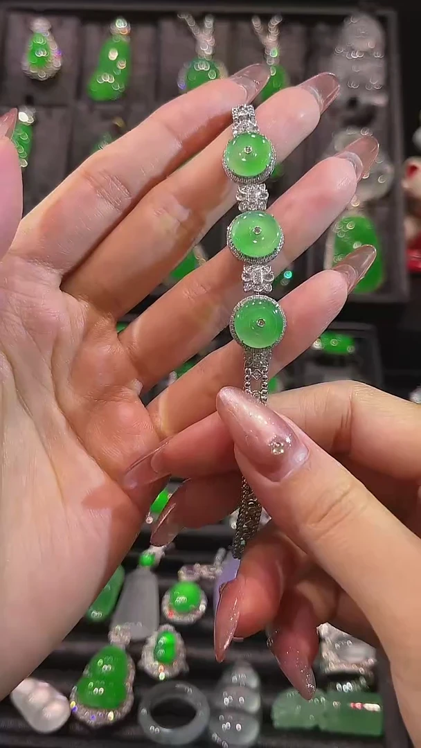 18K金镶嵌手链翡翠手链