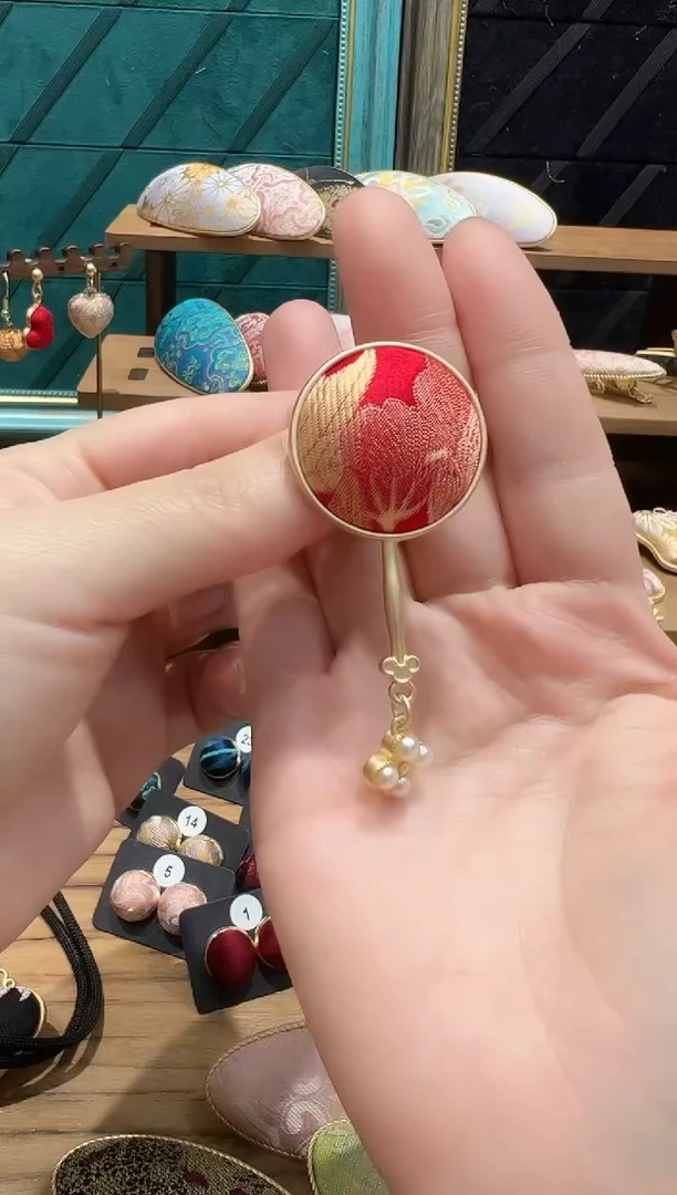 【闪购商品】【一物一拍车2.3】红金圆形胸针