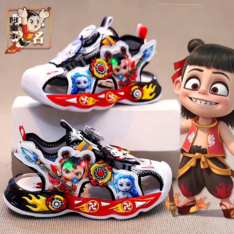 阿童木哪吒凉鞋男童2025新款夏季帅气亮灯沙滩鞋儿童软底防滑凉拖