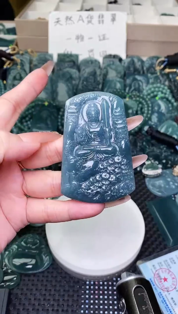 颈饰未镶嵌翡翠