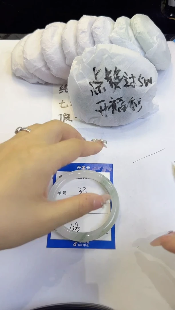 未镶嵌手镯石英质玉33