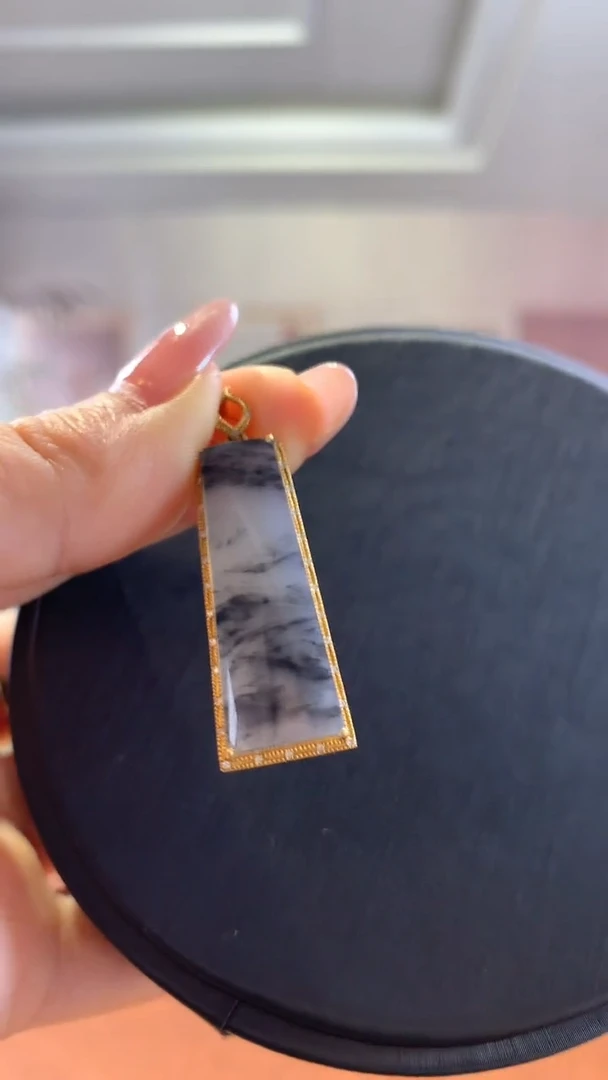 18K金镶嵌和田玉挂件青花金镶吊坠