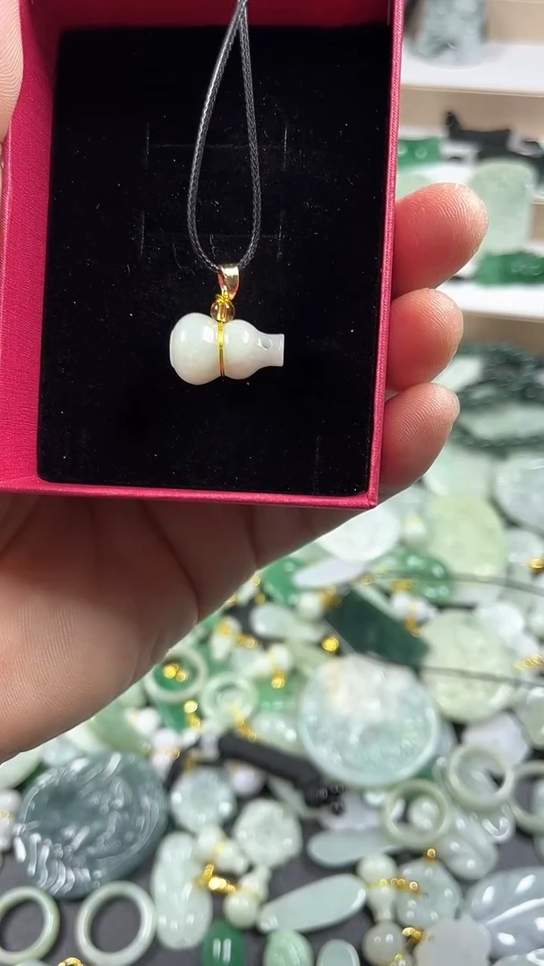 颈饰未镶嵌翡翠葫芦
