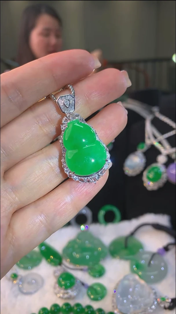 吊坠(不含链)18K金镶嵌翡翠吊坠