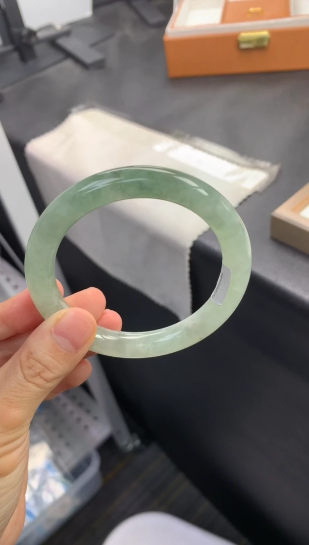 未镶嵌手镯（圆镯）翡翠退货需手镯吊牌标签完好