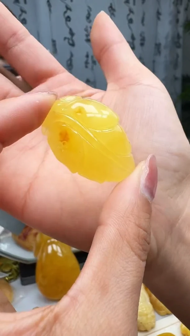 【闪购商品】琥珀裸石未镶嵌挂坠