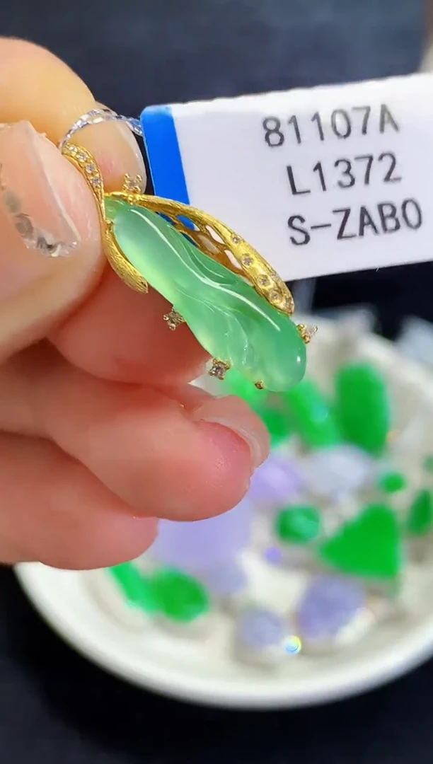 吊坠(不含链)18K金镶嵌翡翠L1372多样性发其一