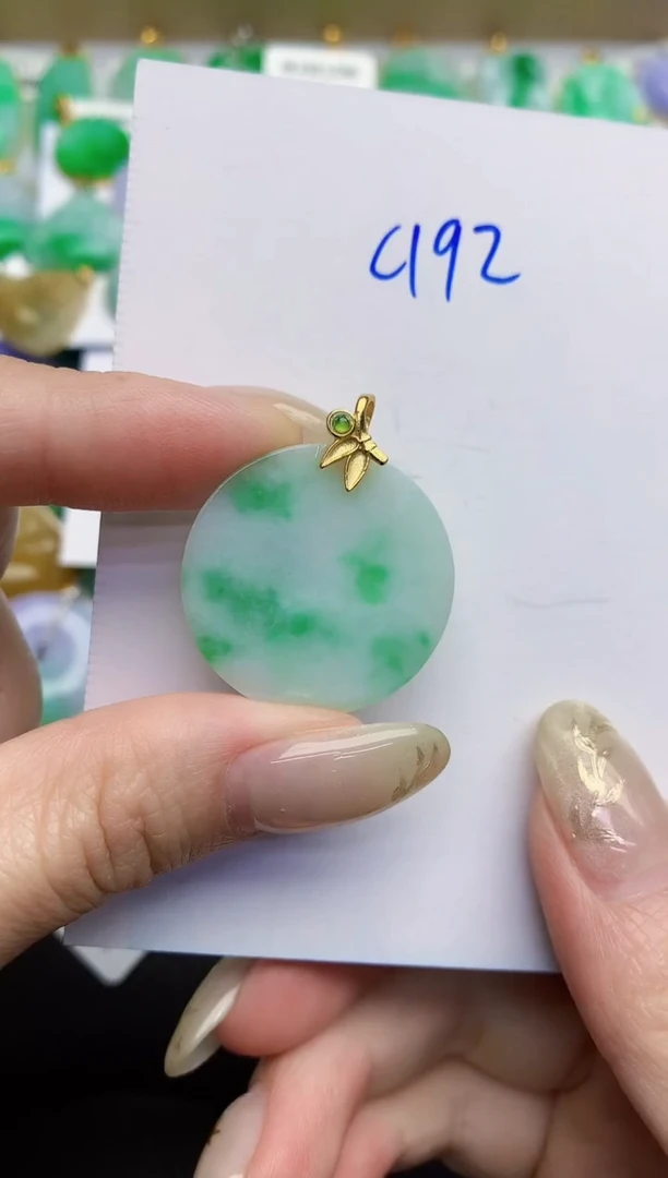 翡翠未镶嵌颈饰缅甸天然翡翠A货