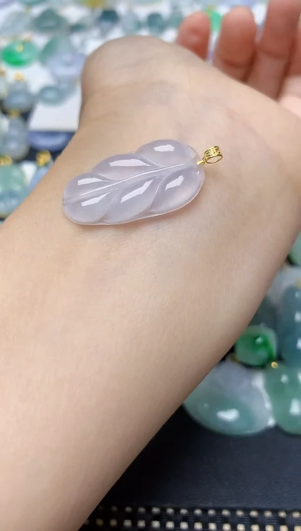 翡翠18K金镶嵌颈饰天然缅甸A货翡翠