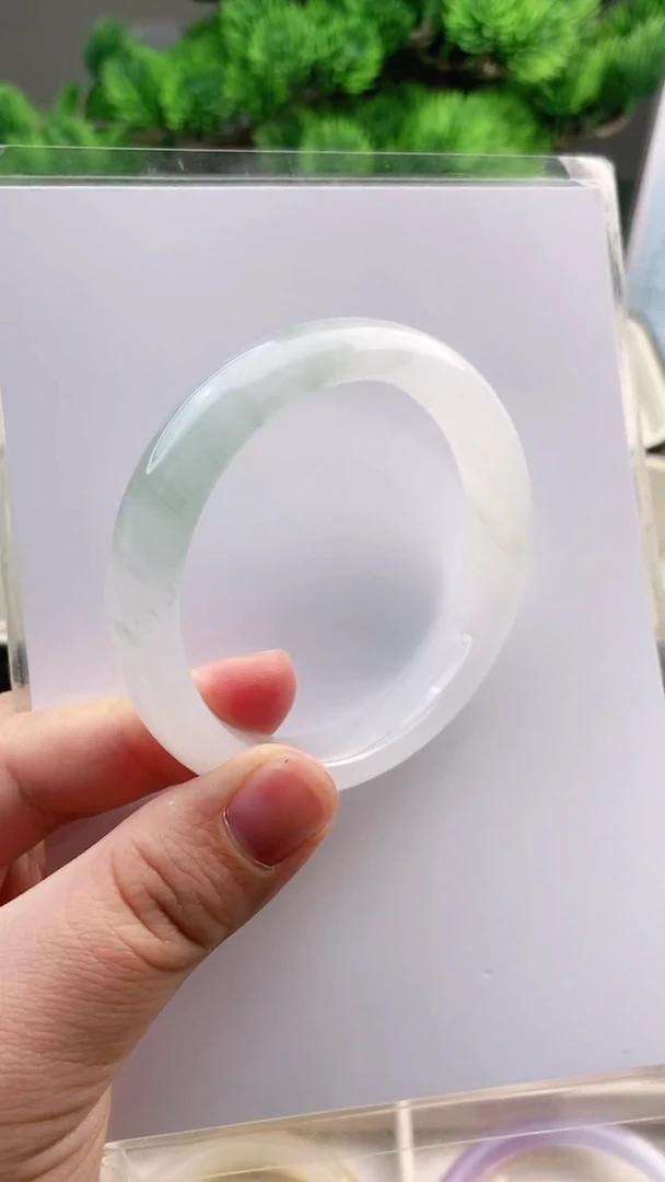 【闪购商品】石英质玉手镯未镶嵌55