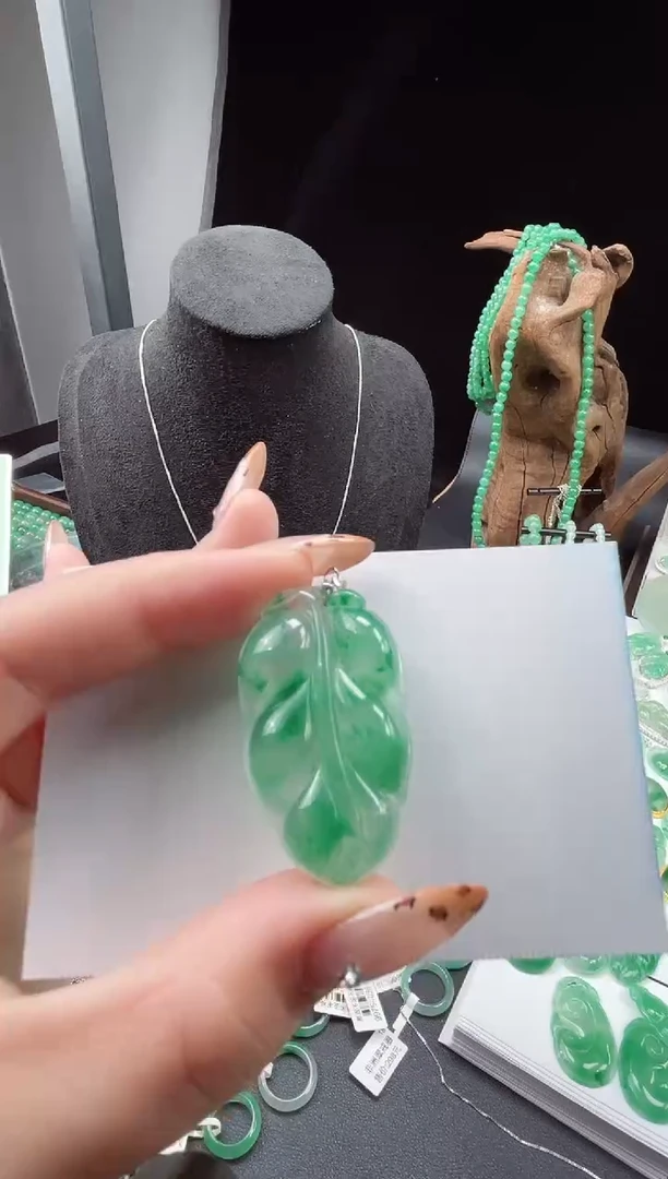 项链未镶嵌石英质玉（非洲翠）叶子20.69