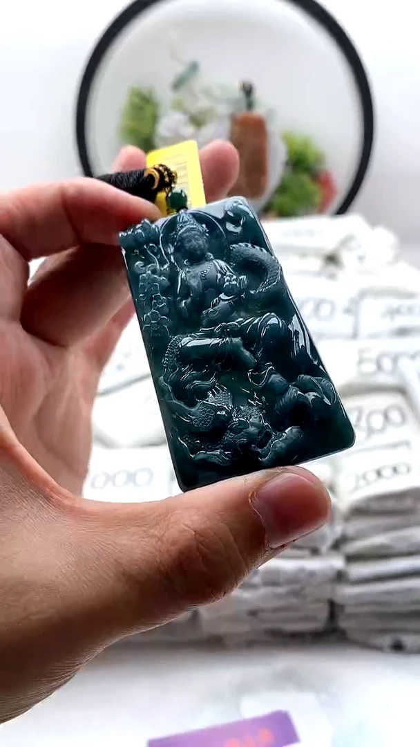 翡翠未镶嵌颈饰大势至