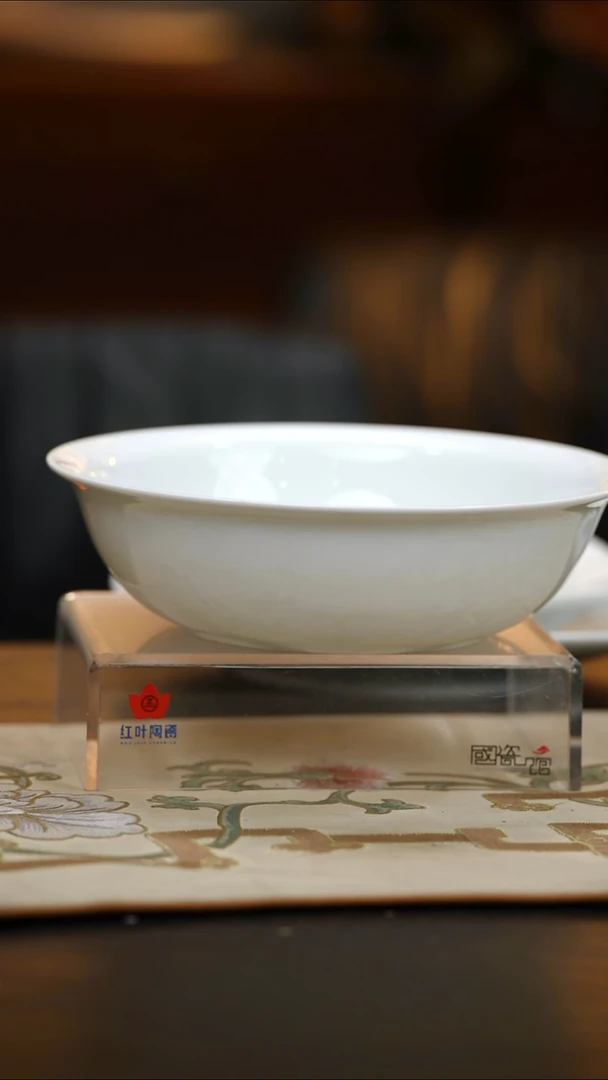 1个微瑕白胎9英寸无盖品呙（无底款）
