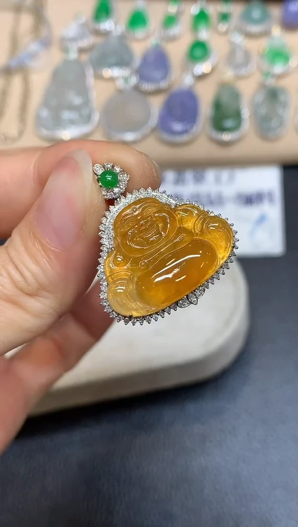 颈饰18K金镶嵌翡翠8佛公【无服务费