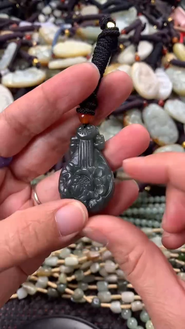 【闪购商品】和田玉颈饰未镶嵌多样性发货没有证书拍一发一有瑕