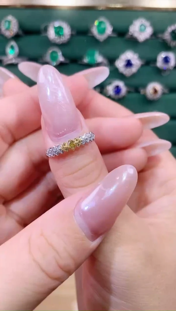 18K金镶嵌戒指钻石戒指