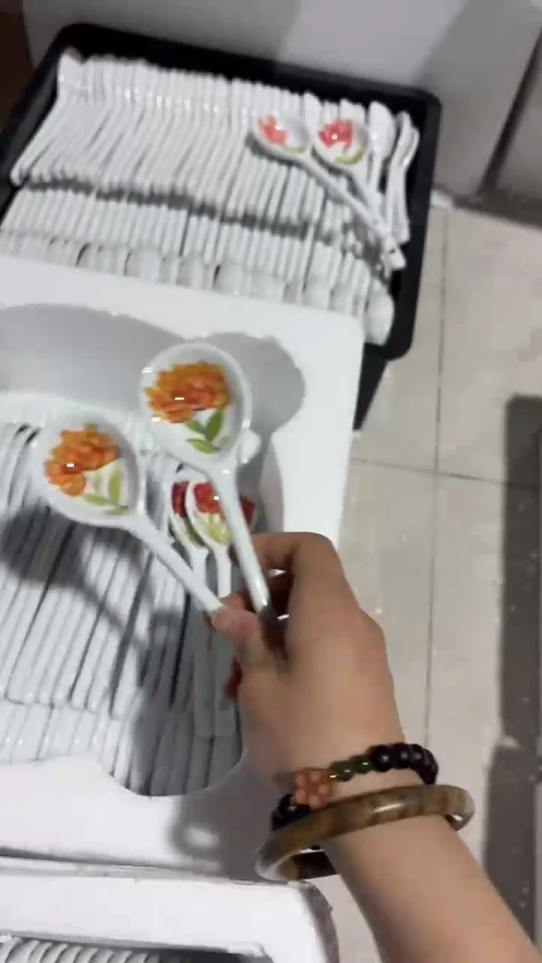 瓷片景德镇手绘釉中彩（食品级）长柄勺一对