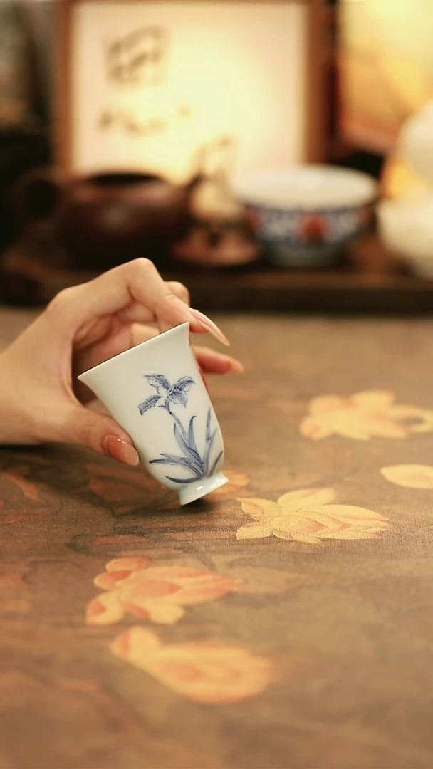 M4002/陶瓷青花兰花闻香杯