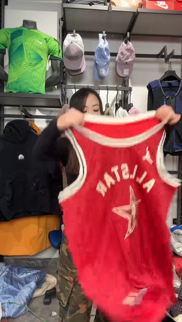 1423 编码 瑕疵款直播间过款为准 尺码   身高  L