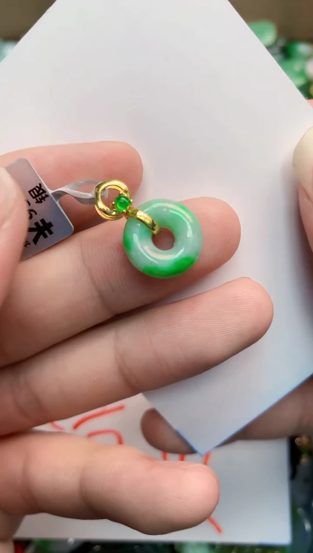 翡翠未镶嵌颈饰        1