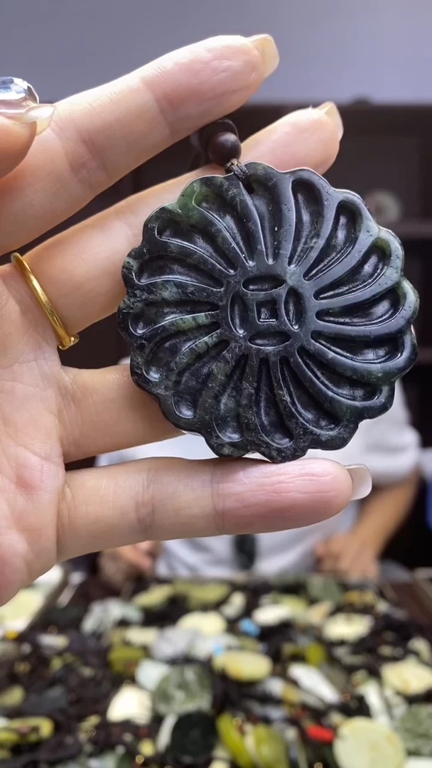 未镶嵌岫玉挂件