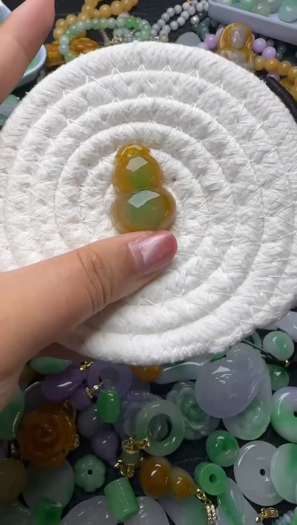 颈饰未镶嵌翡翠天然缅甸翡翠吊坠