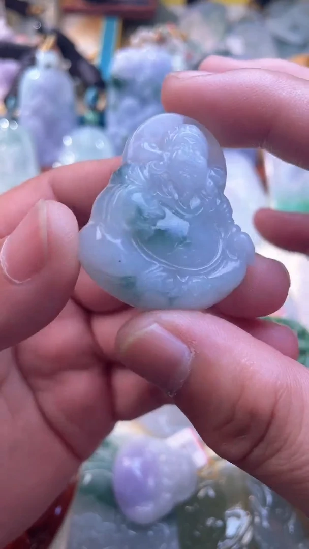 翡翠未镶嵌颈饰财神