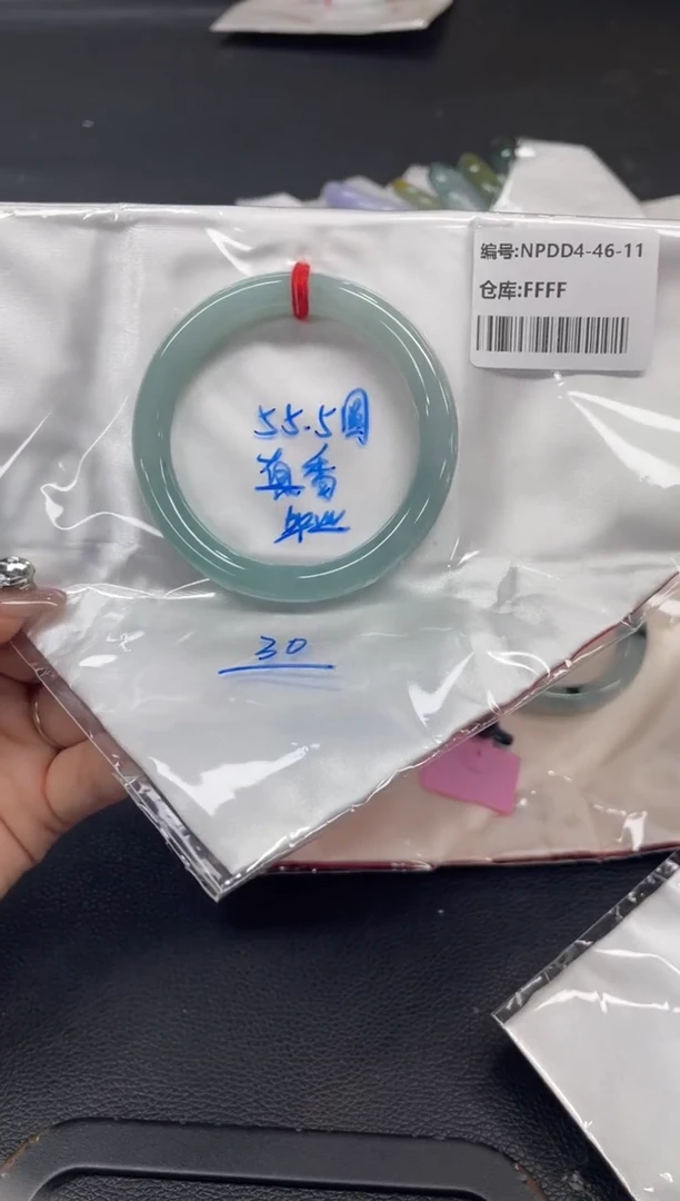 未镶嵌手镯翡翠 翡翠手镯