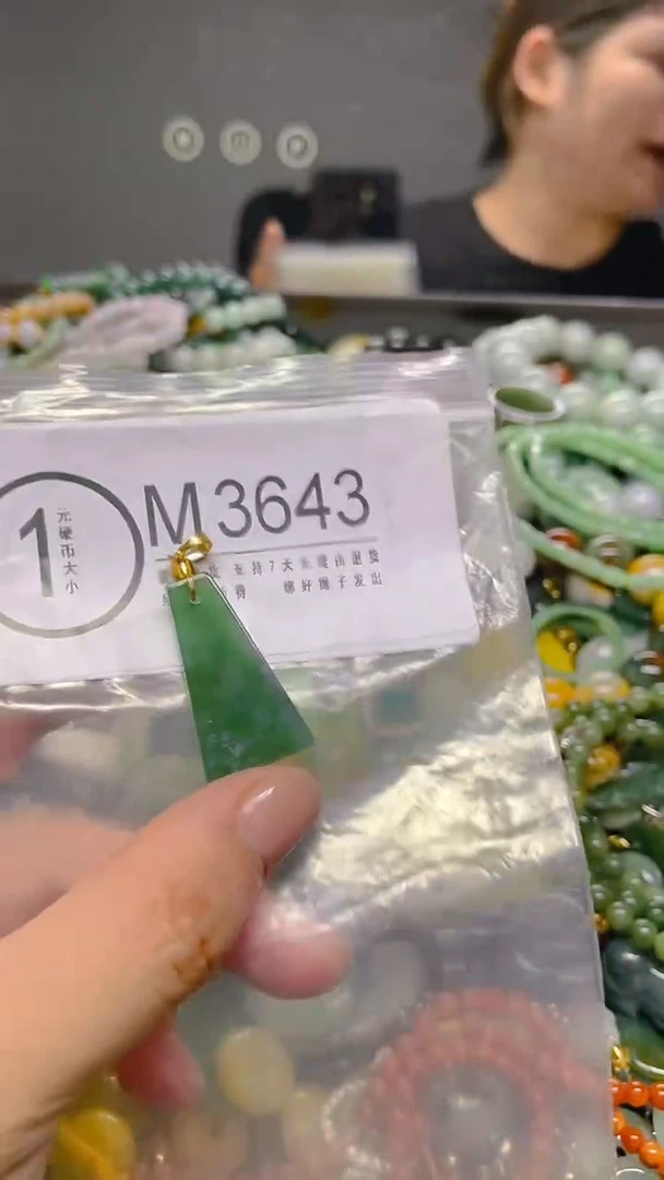 颈饰未镶嵌翡翠/ M /翡翠A货，一件也是批发价
