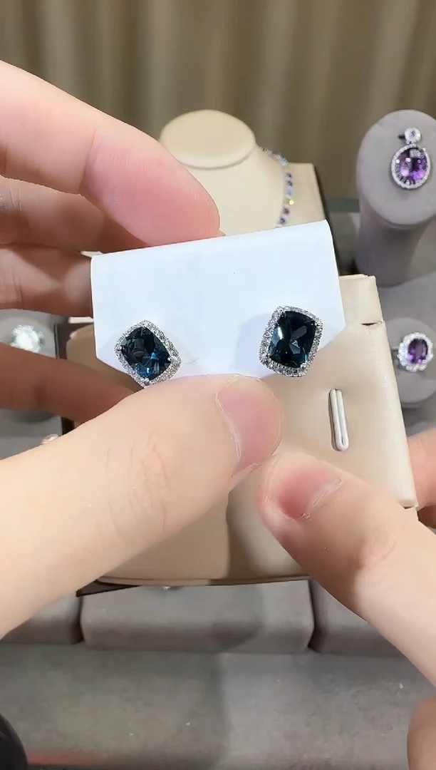 银S925镶嵌托帕石耳饰10*8mm伦敦蓝耳钉简约设计款