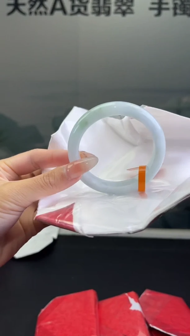 翡翠手镯未镶嵌翡翠手镯13