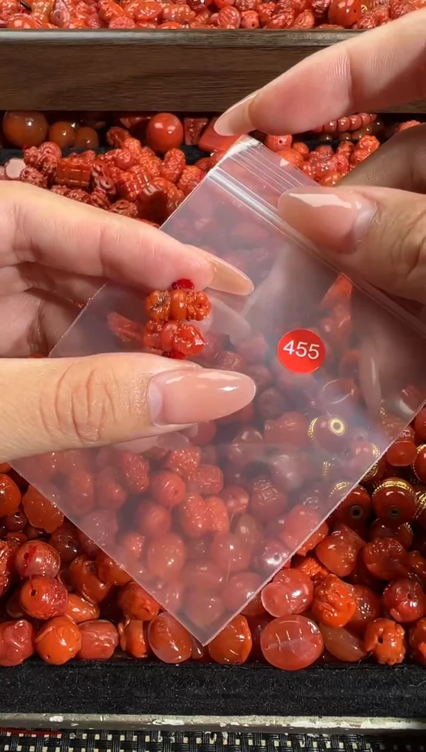 南红玛瑙未镶嵌颈饰1