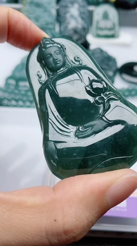 颈饰未镶嵌翡翠
