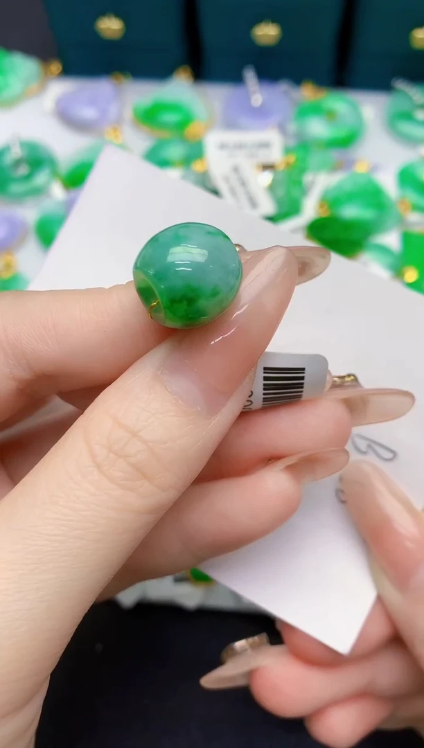 颈饰未镶嵌翡翠缅甸天然翡翠A货