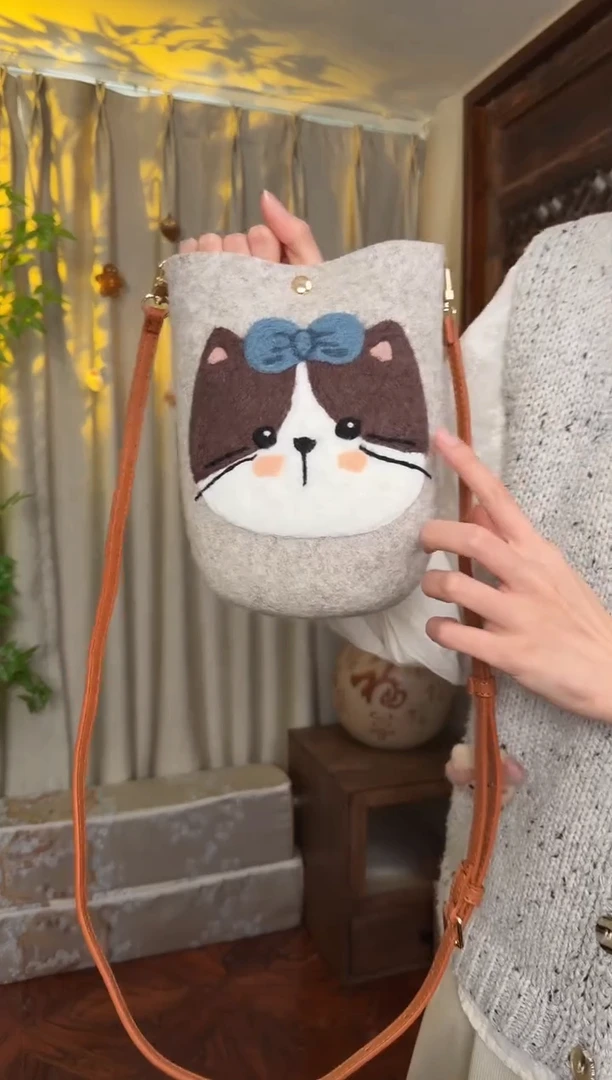 羊毛非遗羊毛毡包 手机包灰猫咪