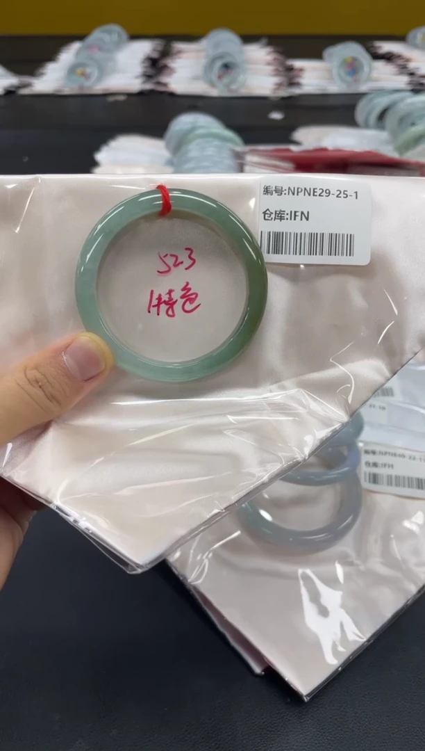 未镶嵌手镯翡翠翡翠手镯