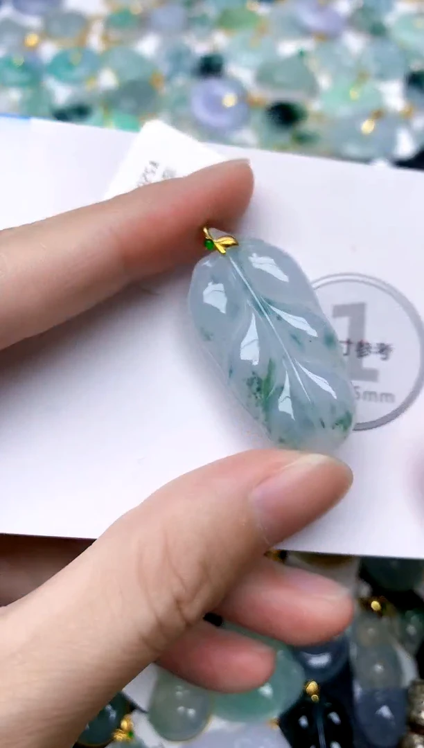 颈饰18K金镶嵌翡翠天然A货翡翠