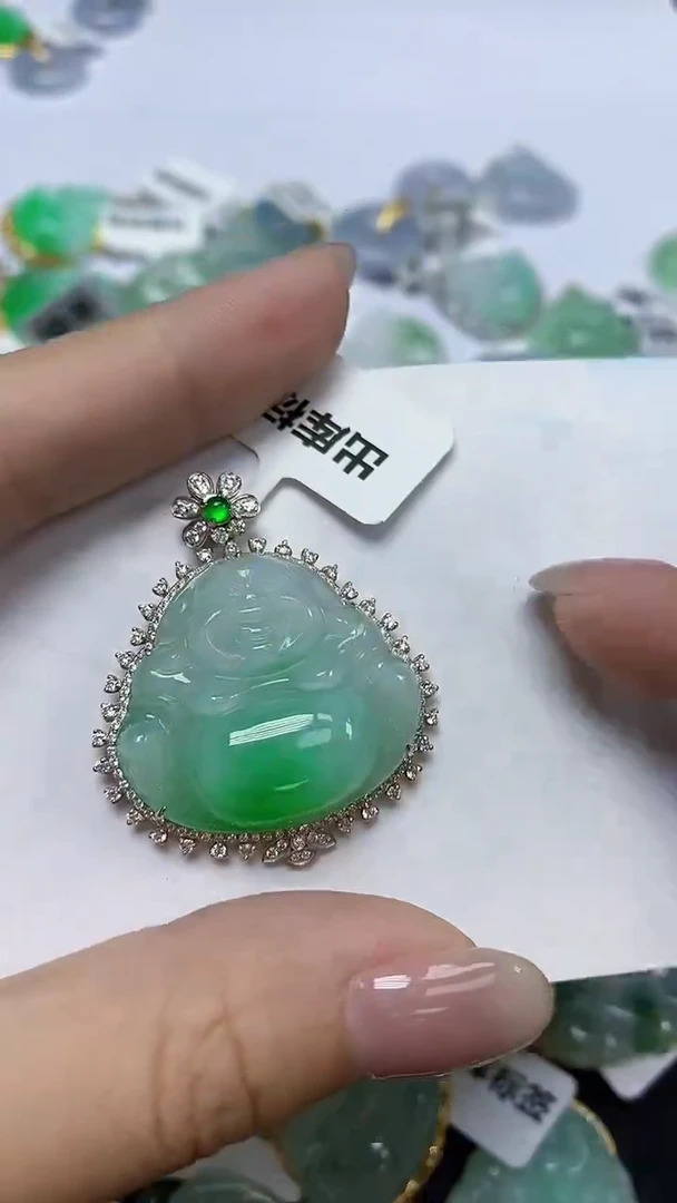 翡翠18K金镶嵌颈饰天然缅甸翡翠A货