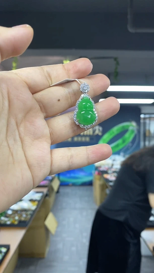 吊坠(不含链)未镶嵌翡翠多样性发其一颜色微差