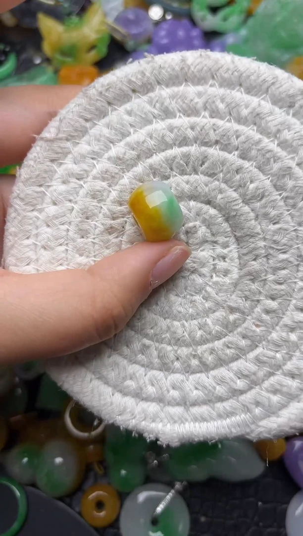 颈饰未镶嵌翡翠缅甸翡翠吊坠