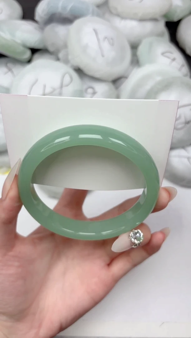 未镶嵌手镯石英质玉273*-63.7