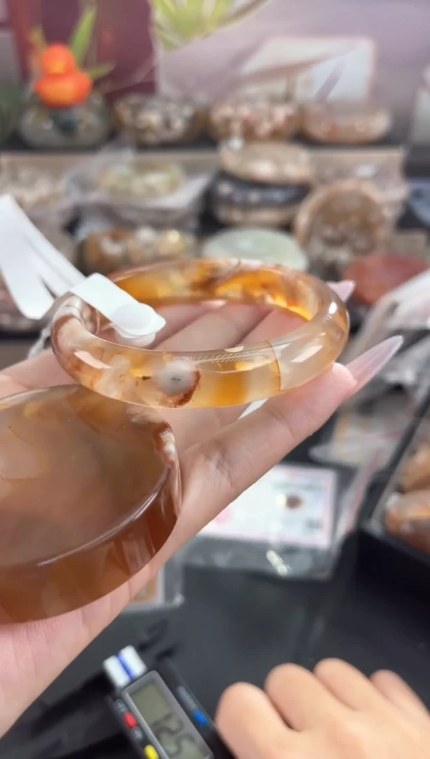 未镶嵌手镯石英质玉56