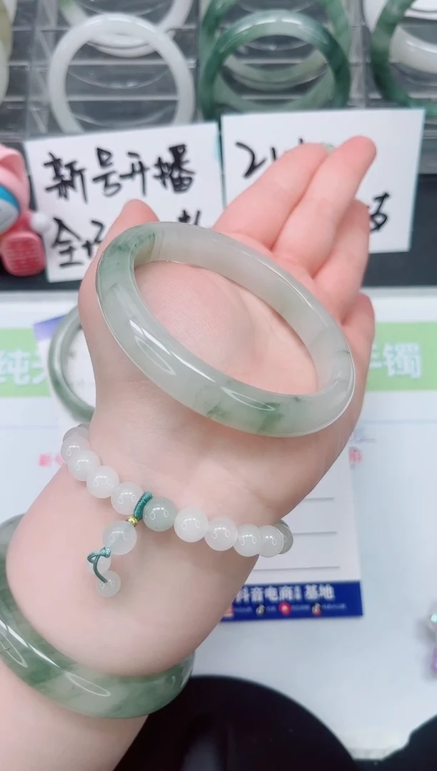 【闪购商品】石英质玉手镯未镶嵌a244