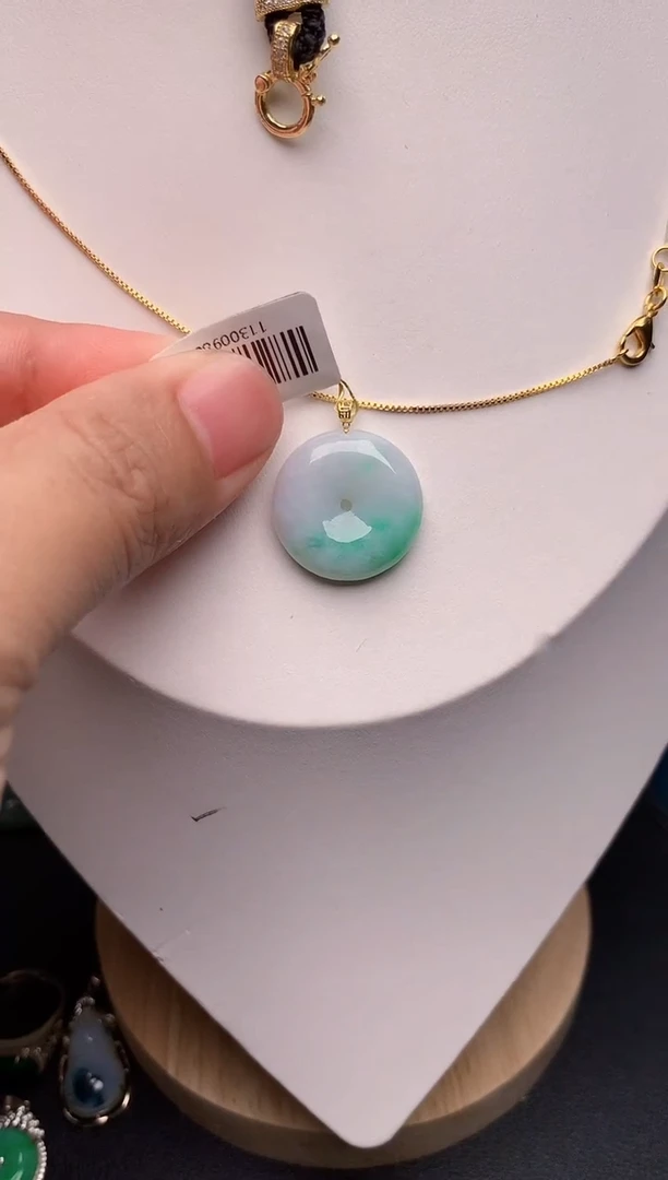 翡翠18K金镶嵌颈饰1
