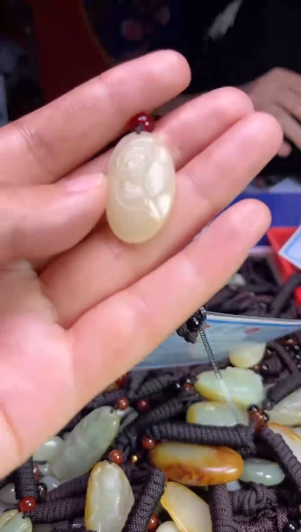 未镶嵌和田玉挂件1